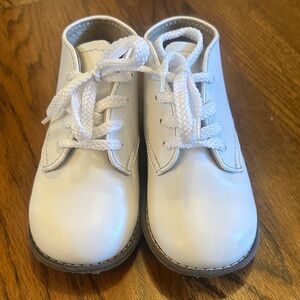 FootMates White Kids Dress Shoes